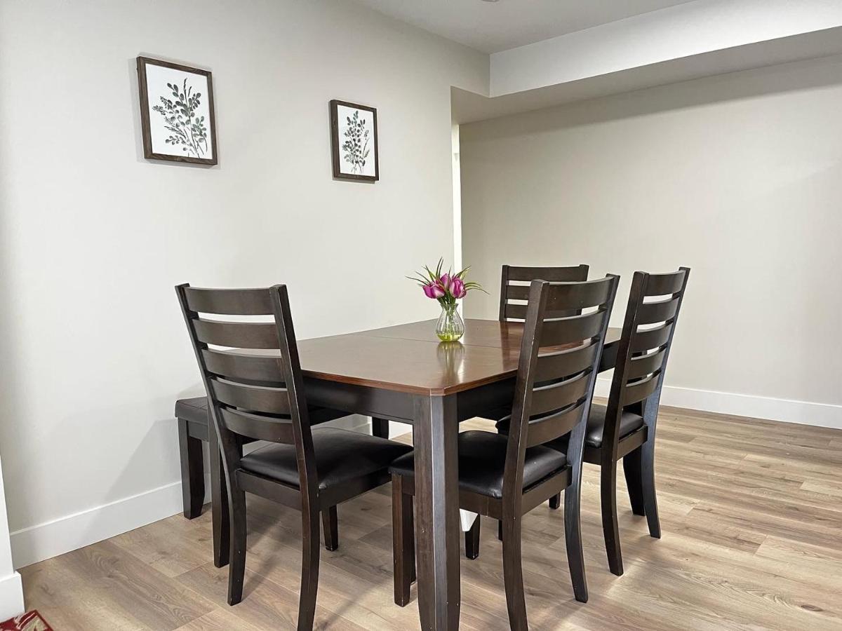 Spacious 2 Bedrooms 2 Queens Basement Suite Surrey Buitenkant foto