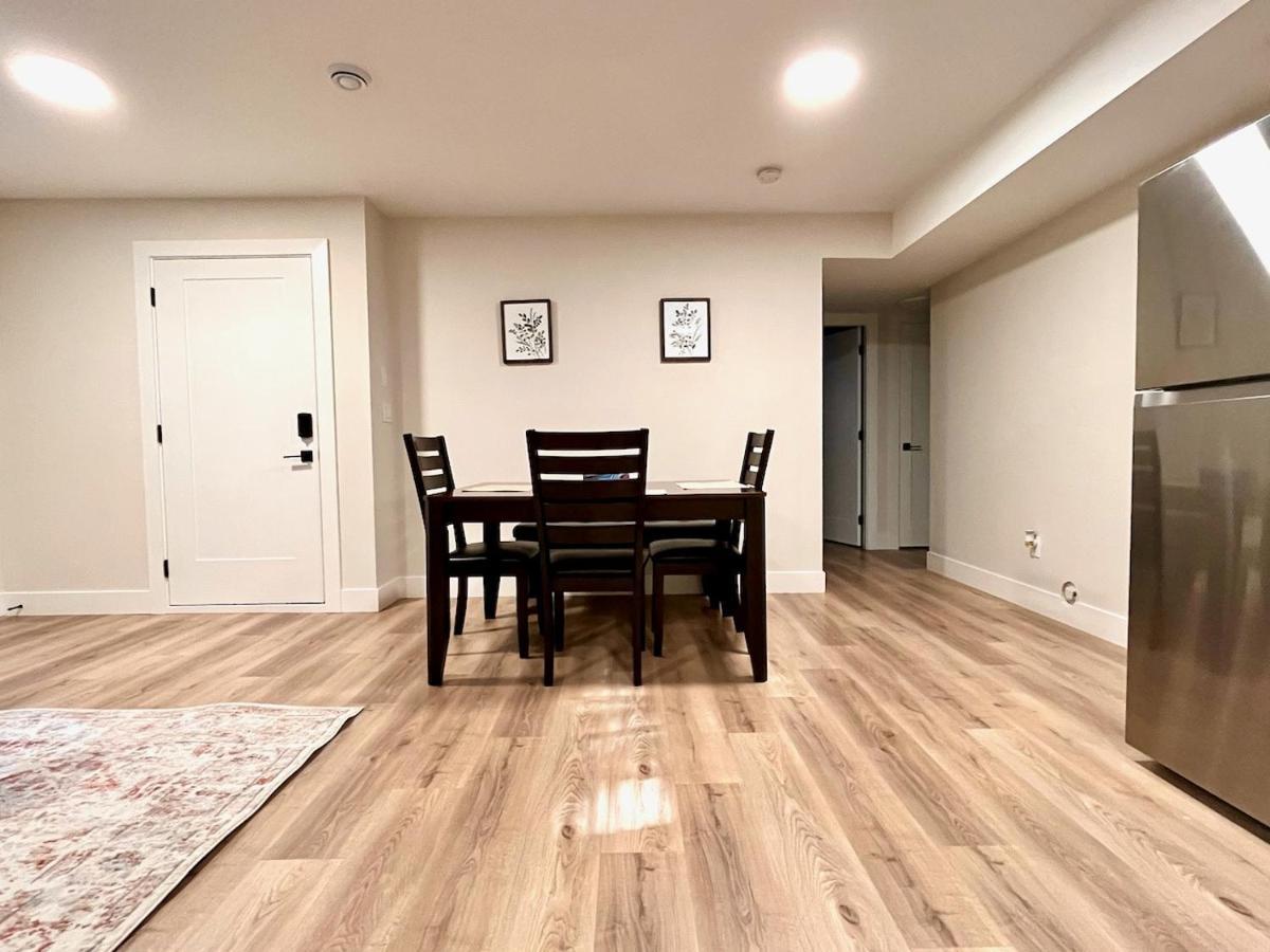 Spacious 2 Bedrooms 2 Queens Basement Suite Surrey Buitenkant foto