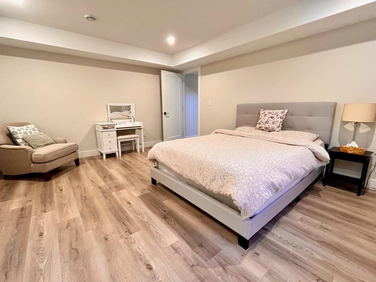 Spacious 2 Bedrooms 2 Queens Basement Suite Surrey Buitenkant foto