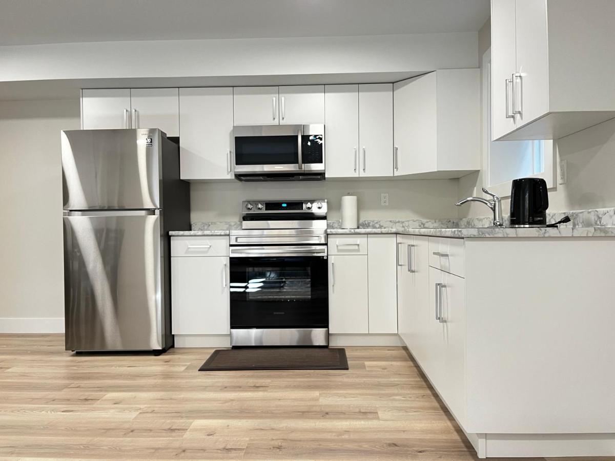 Spacious 2 Bedrooms 2 Queens Basement Suite Surrey Buitenkant foto