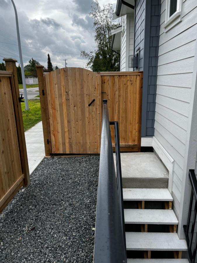 Spacious 2 Bedrooms 2 Queens Basement Suite Surrey Buitenkant foto